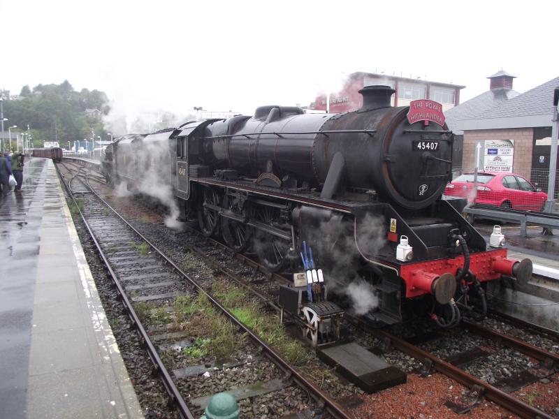 Photo of 2 Black 5's at Oban