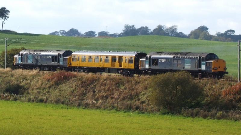 Photo of 2 X DRS 37 head to lanark