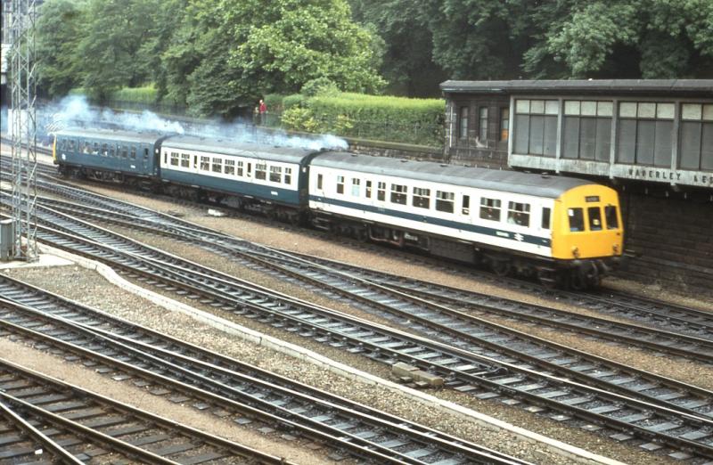 Photo of Multiple livery DMU at Waverley