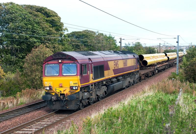 Photo of 66110 near Dunbar with the Georgemas Pipes