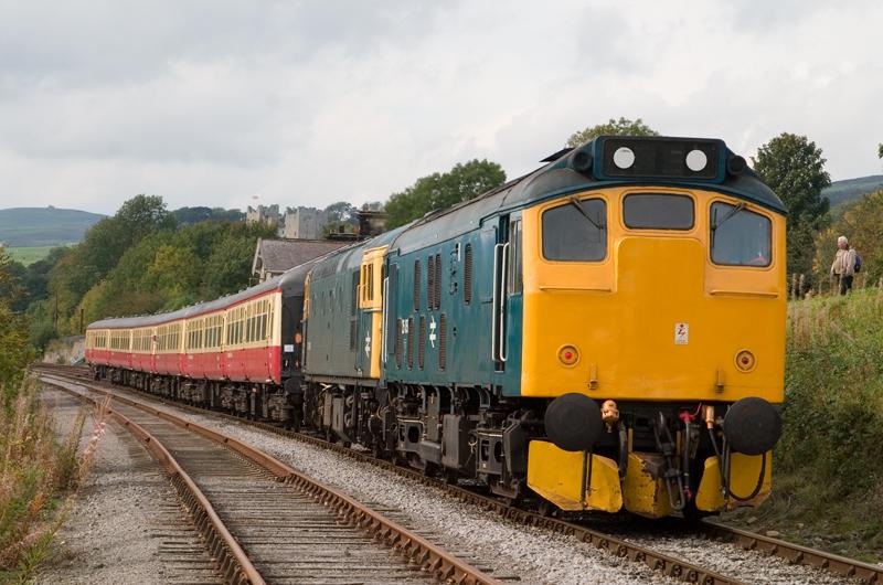 Photo of 25059 + 33109 at Redmire