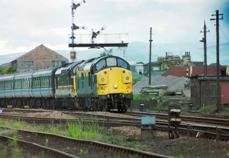 Photo of 37071 & 404 with the Southbound 'Highland Enterprise'.