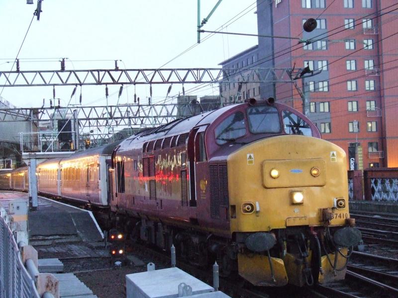 Photo of 37410 Departing Glasgow Central