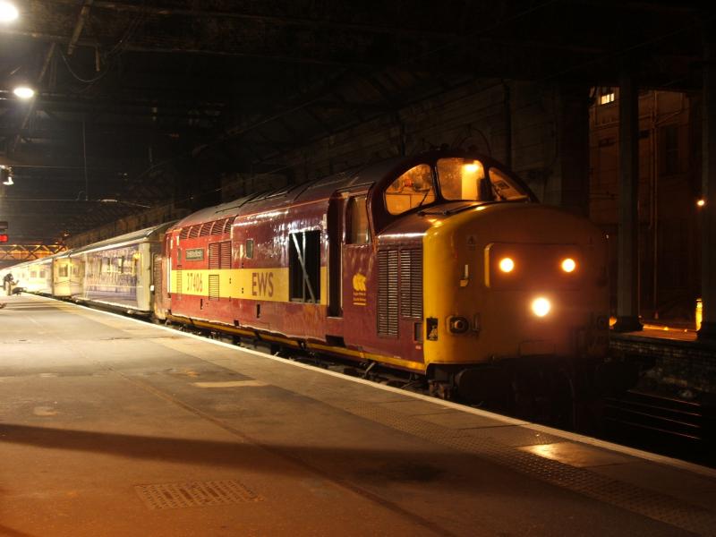 37406 on 1C11: 37406 on 1C11 2315 Edinburgh - Carstairs ScotRail Sleeper at platform 11, Edinburgh Waverley. Sunday 20/08/2006. Departed late due to lighting fault in seating coach,. Photo of 37406 on 1C11