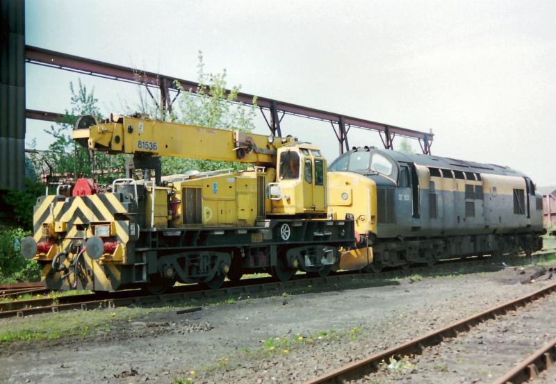 Photo of 37153 drops off a Self-propelled Crane in Larbert Soda-ash sidings.