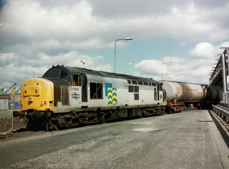 Photo of 37893 leaves the BP Terminal with the last Bishopbriggs train.