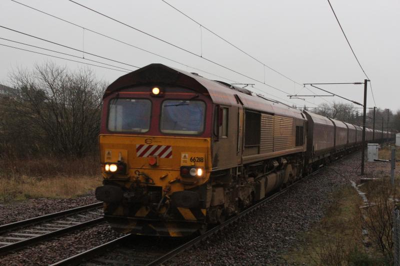 Photo of Euro Shed passing Lochwinnoch