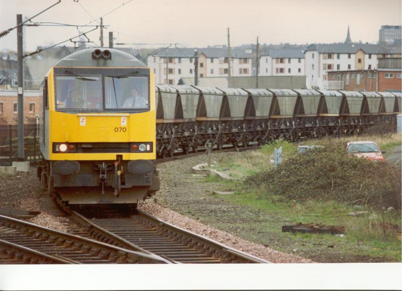 Photo of 60070 exits Sub at Slateford - mid 1990's