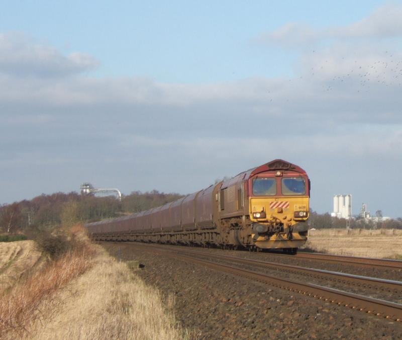 Photo of 66218 passes Plean with 4J06 for Hunterston.