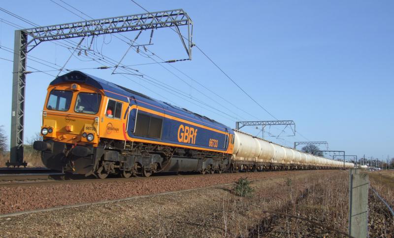 Photo of 66733 passes Prestonpans with 6S45 for Fort William.