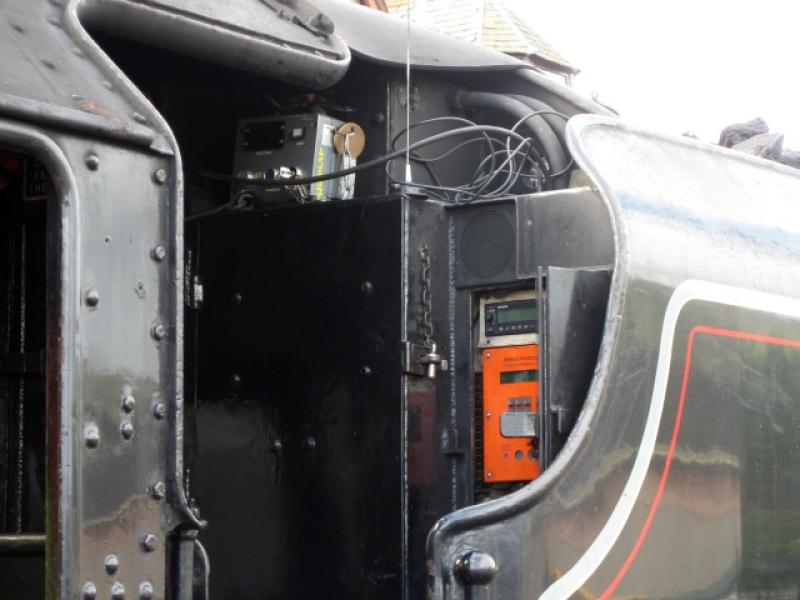 Photo of RETB and OTMR equipment in cab of 45407