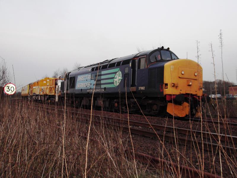 Photo of 37682 on snowplough train