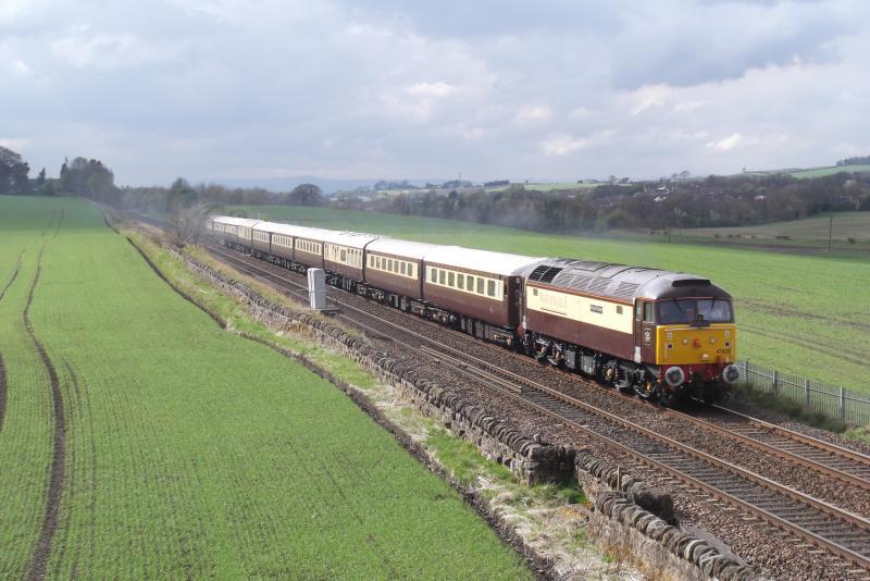 Photo of 1Z47 passing Park Farm