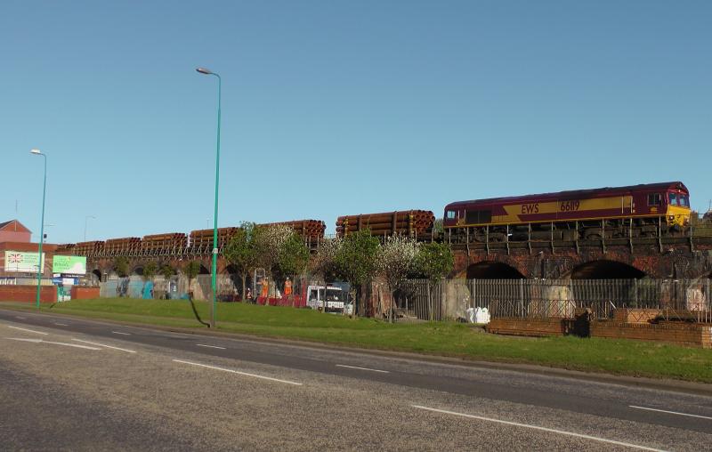 Photo of 66119 6S04 Pipes Dundee Esplanade