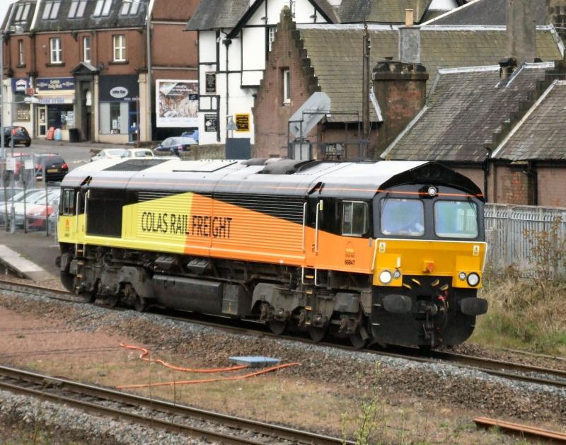 Photo of 66847 passes Larbert with 0Z47 for Stirling.