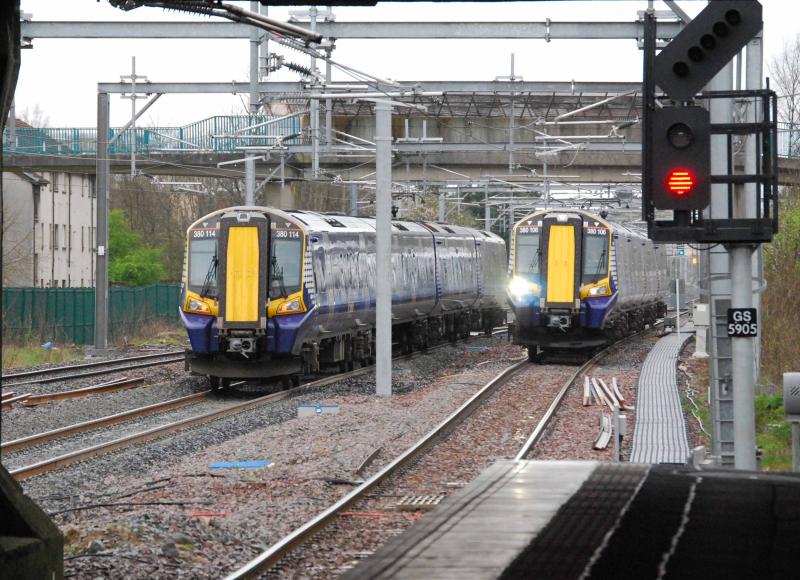 Photo of 380114 on Centre Road