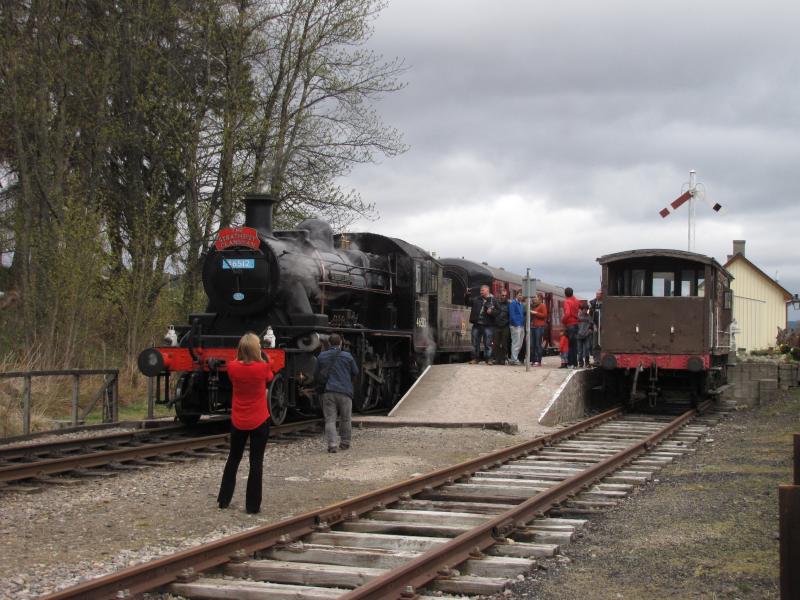 Photo of Don't wander off the end of the platform.....