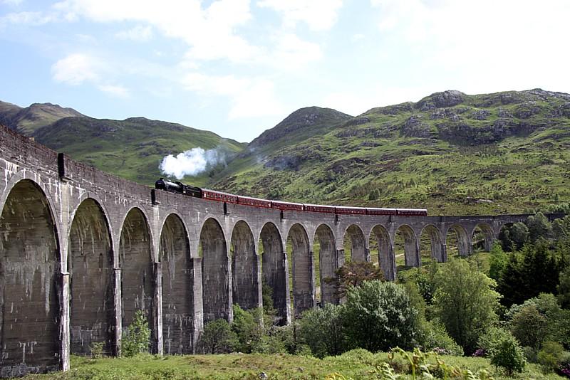 Photo of K1 62005 crosses Glenfinnan Viaduct