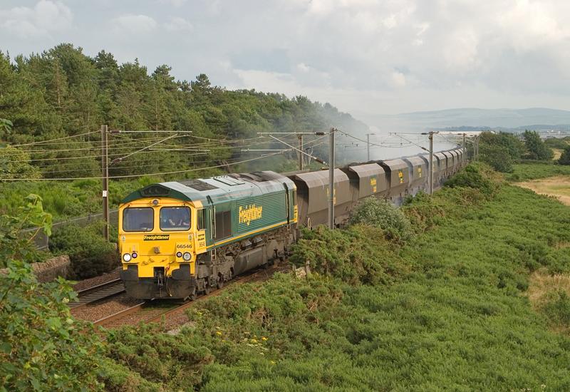 Photo of 66546 in a bit of bother at Lochgreen