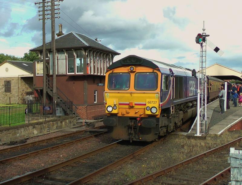 Photo of 66727 departs Bo'ness 29/07/12