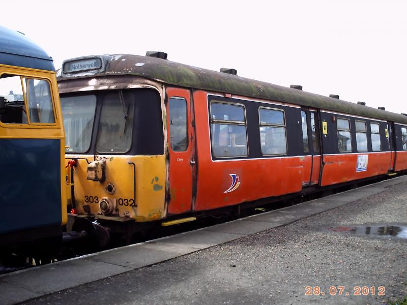 Photo of 303032 and 26038