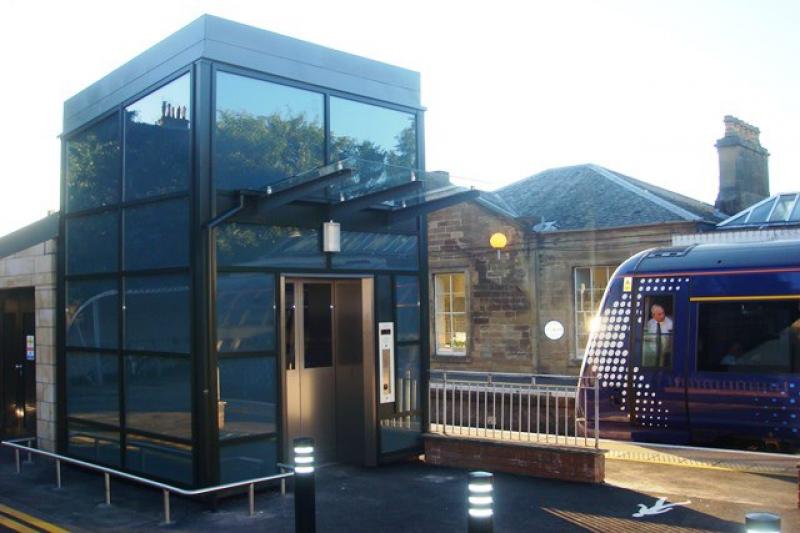 Photo of The New Platform Lift at Linlithgow