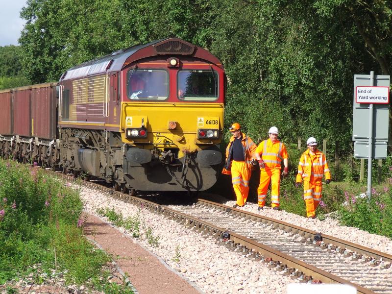 Photo of 66138 arrives at Earlseat