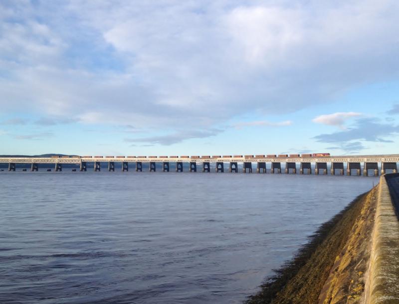 Photo of 66221 6S04 384 pipes cross the Tay Bridge