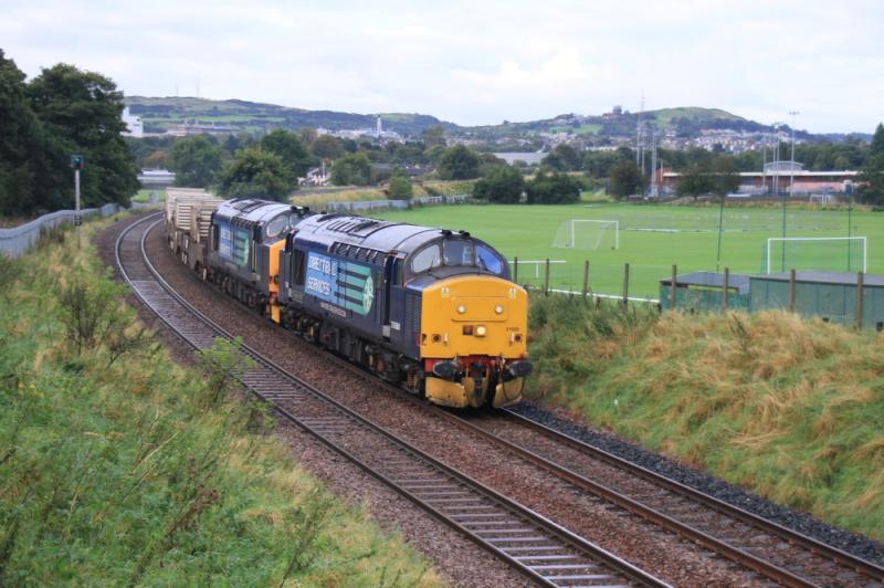 Photo of 6S43 passing Peffermill Playing Fields