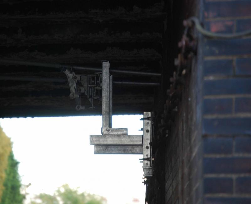 Photo of OHL Bracket Under Overbridge Crookston Station