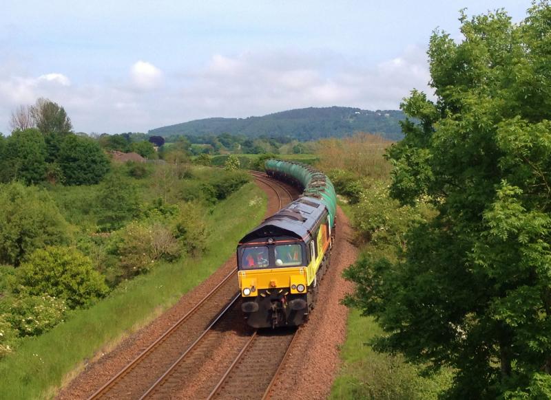 Photo of 66850 empty tanks from Linkswood passes Cupar