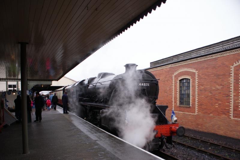 Photo of Un-named Black 5 44871 Takes On The Sunday Service at Bo'ness