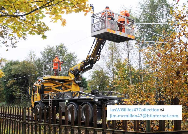 Photo of SRS OHL Fitting Train approaching Crookston Wire Clipping Unit