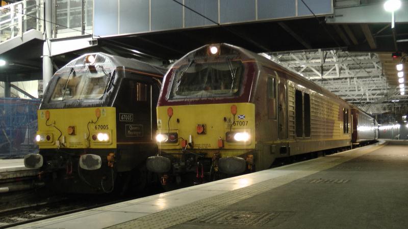 Photo of 67005 67007 Edinburgh Waverley 21/01/12