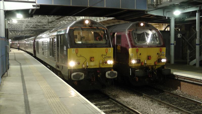 Photo of 67005 67007 Edinburgh Waverley 21/01/12