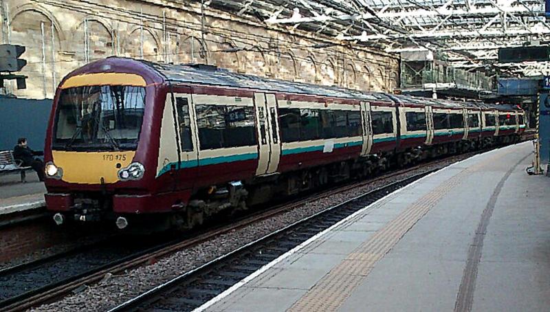 Photo of 170475 at Edinburgh Waverley