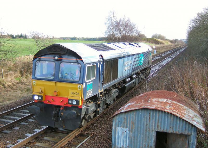 Photo of 66425 on 0Z66 to Mossend passes Carmuirs East.