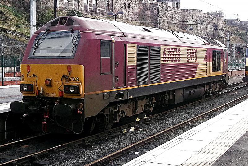 Photo of 67028 at Edinburgh Waverley