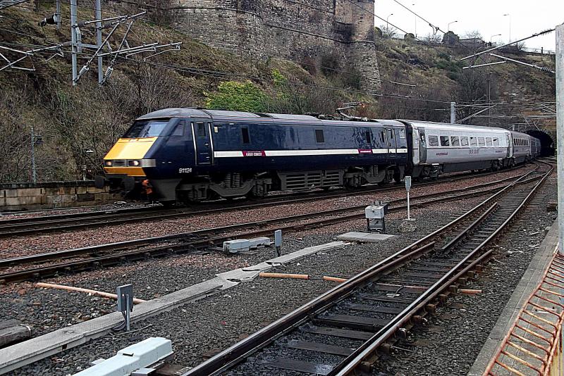 Photo of 91124 at Edinburgh Waverley