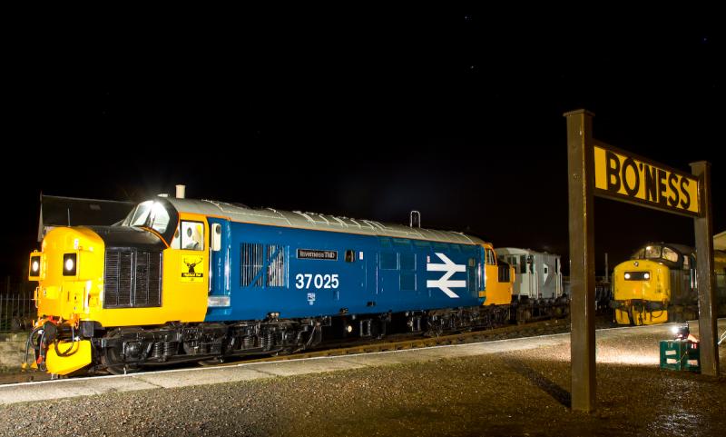 Photo of 37025 and 37175 at Bo'ness