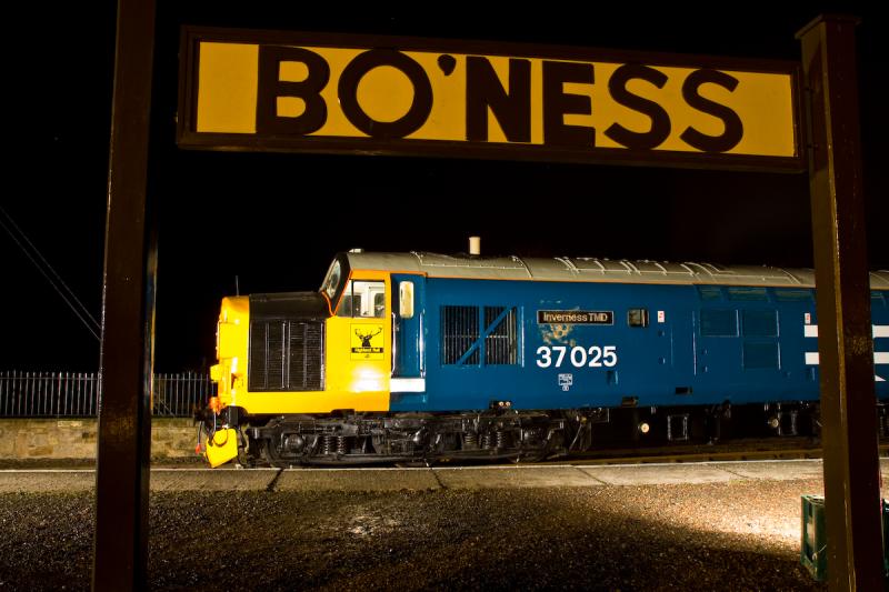 Photo of 37025 at Bo'ness