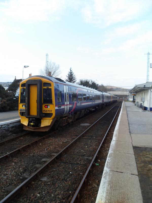 Photo of 17:54 Combined Service To Wick And Kyle of Lochalsh splits. 