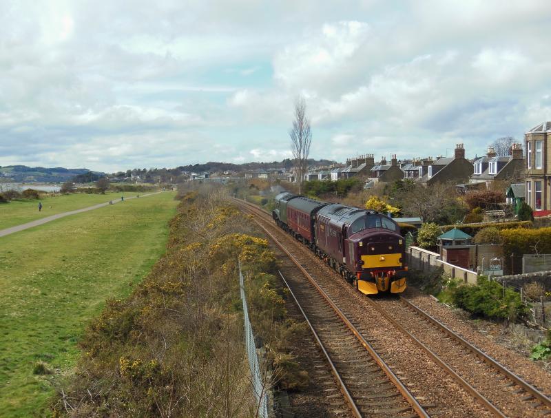 37685 5Z67 60009 Monifieth 240413: Photo of 37685 5Z67 60009 Monifieth 240413
