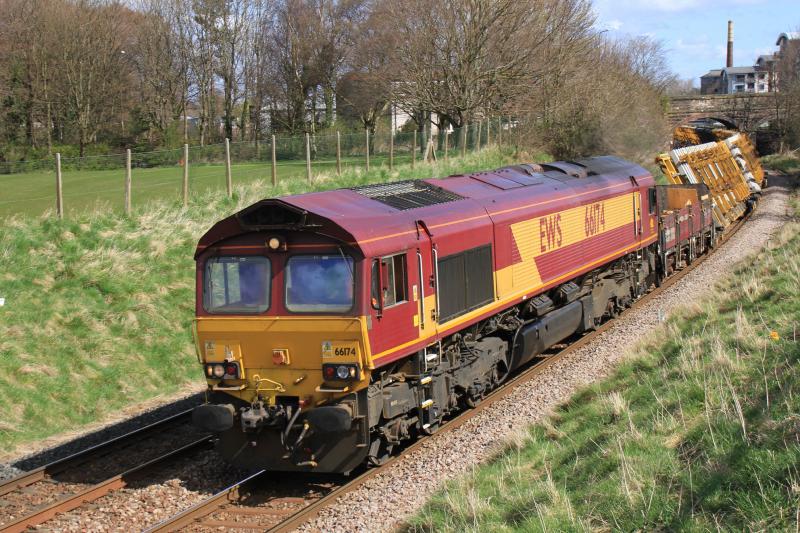 Photo of 66174 with Tilting wagons