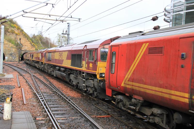 Photo of 5E50 entering Calton Tunnel south