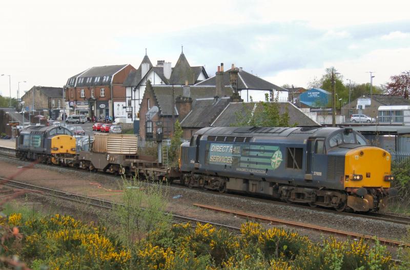 Photo of 37608/602 enter Larbert North DGL with 6S99 Carlisle - Georgemas Jct.