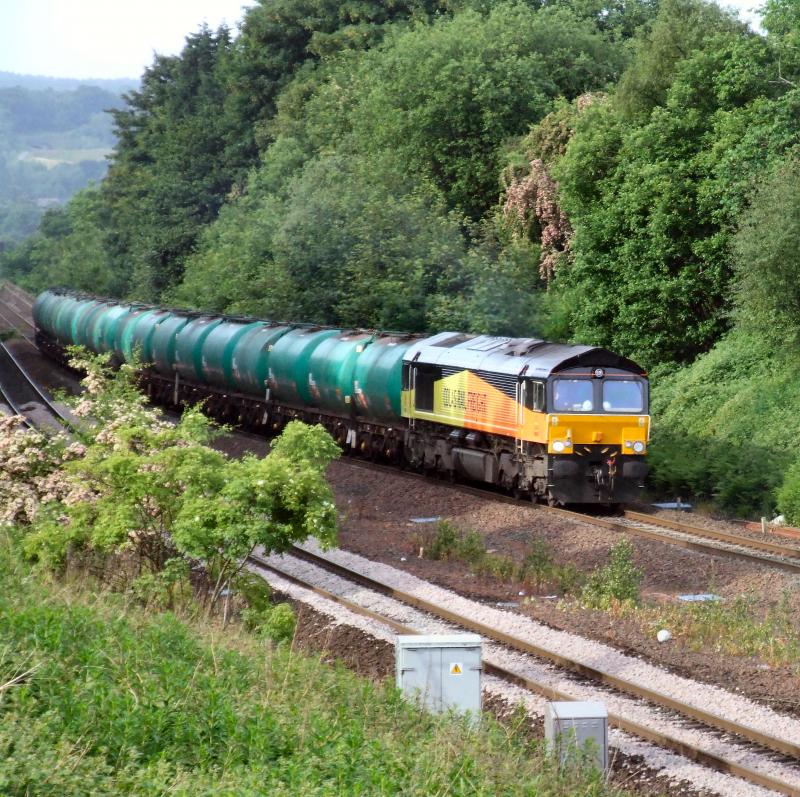 Photo of 66850 passes Larbert with 6L82 for Linkswood. 