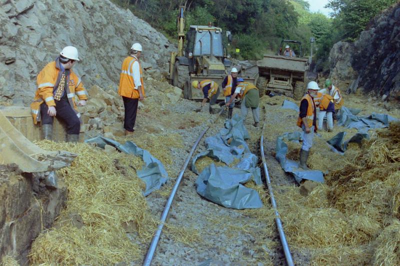 Photo of Abronhill Tunnel opening out (2)