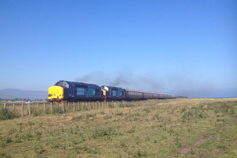 37425 37423 20/07/13 Northern Belle departing Brora: Photo of 37425 37423 20/07/13 Northern Belle departing Brora