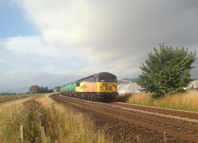 Photo of 56105 Linkswood tanks at Inchyra